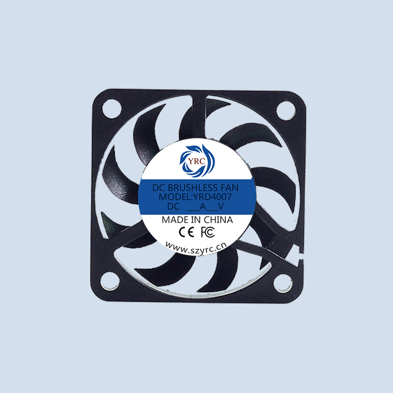 如何通過調(diào)整散熱風(fēng)扇設(shè)置來降低噪音？